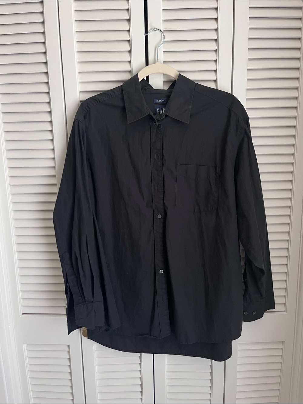 GAP Black Long-Sleeve Button Down Shirt